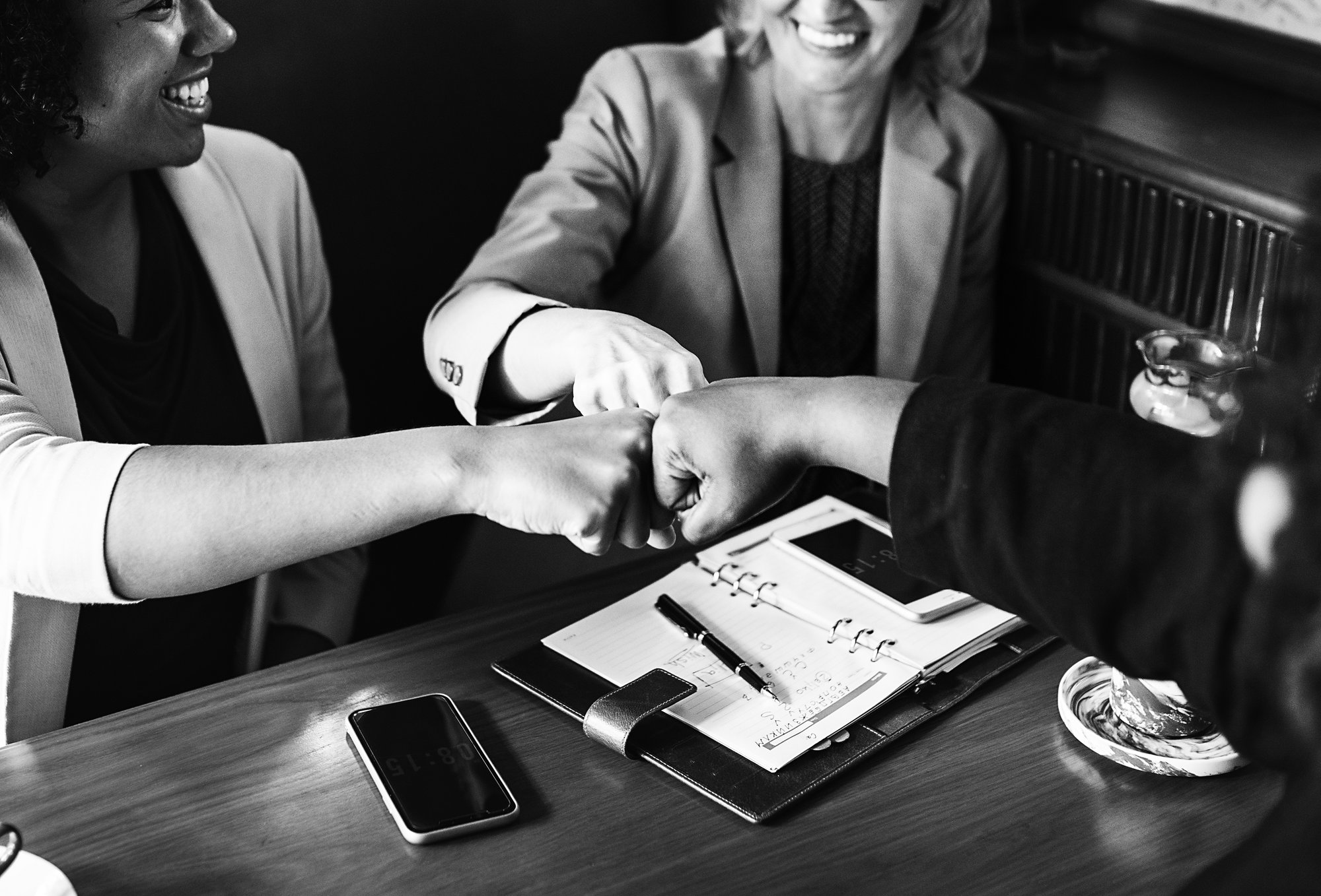 businesswomen-fist-bump